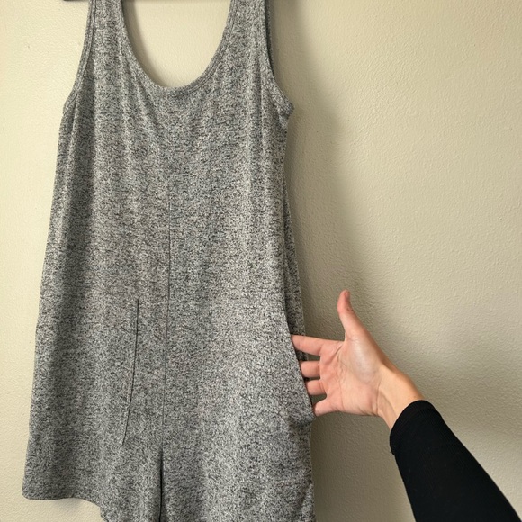 Old Navy Heather Gray Sleeveless Tank Romper - Picture 3 of 5